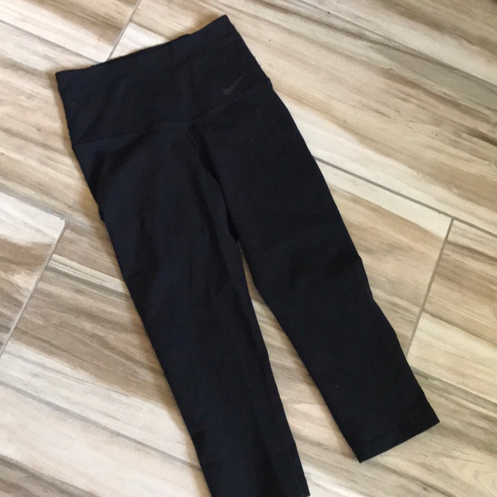 Nike high waist compression Capri leggings